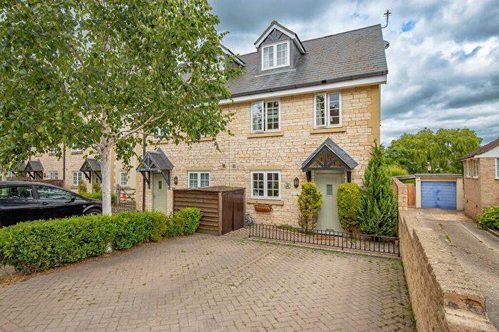 3 Bedroom Town House To Rent In Park Road, Malmesbury, SN16