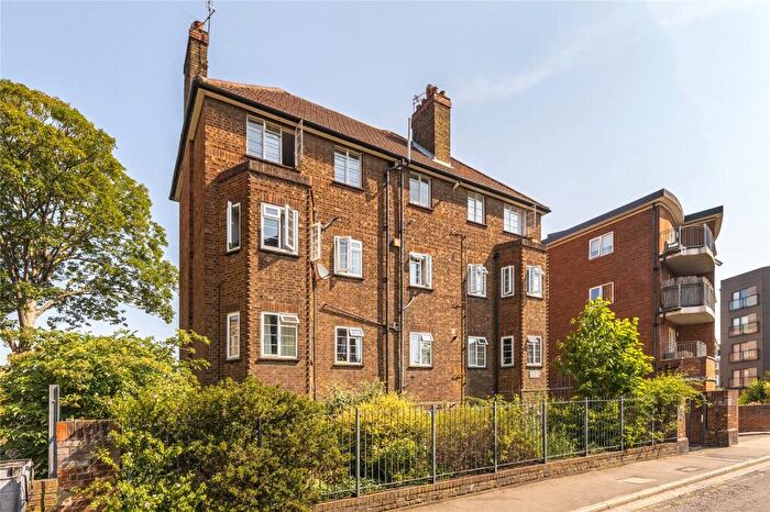 2 Bedroom Flat To Rent In Wellington Mansions, Shacklewell Road, London, N16