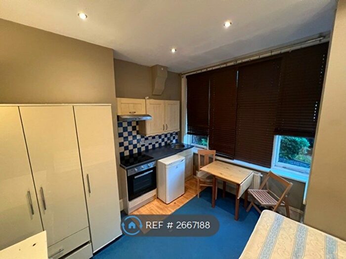 Studio To Rent In Stile Hall Gardens, London, W4