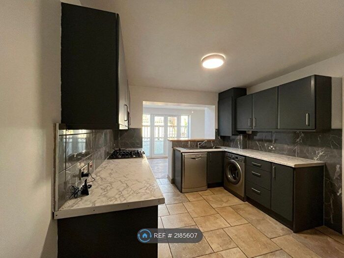 3 Bedroom Semi-Detached House To Rent In Truleigh Drive, Portslade, Brighton, BN41