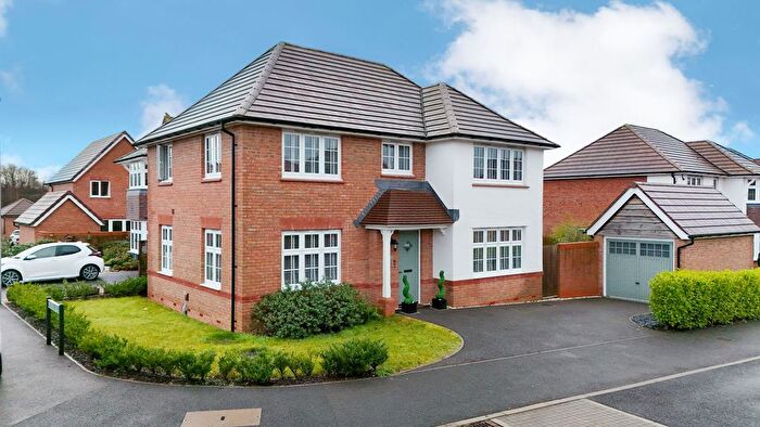 4 Bedroom Detached House For Sale In Woodpecker Drive, Newton Abbot, TQ12