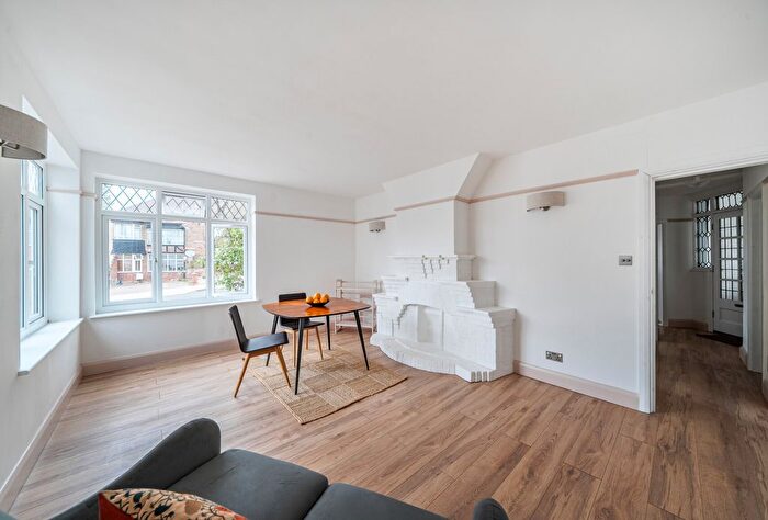 2 Bedroom Flat For Sale In Buck Lane, London, NW9