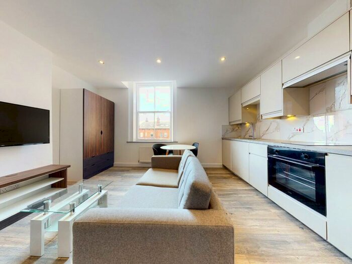 Apartment To Rent In Apt, Hyde Terrace #, LS2