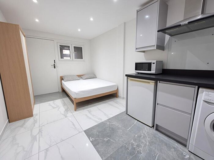 Garage / Parking To Rent In Chelmer Drive, South Ockendon, RM15