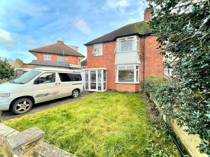 3 Bedroom Semi-Detached House To Rent In Kinross Road, Leamington Spa, CV32