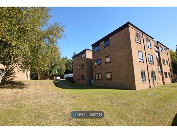 2 Bedroom Flat To Rent In Grandfield Avenue, Watford, WD17