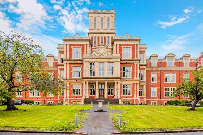 1 Bedroom Flat To Rent In Royal Earlswood Park, Redhill, RH1