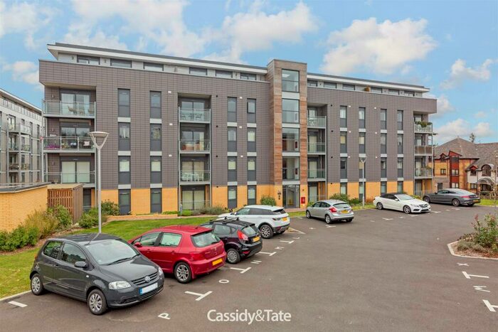 2 Bedroom Flat To Rent In Somerville Court, St Albans, AL1