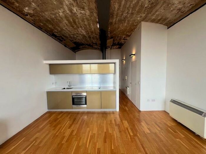 1 Bedroom Flat To Rent In Velvet Mill, Bradford, BD9