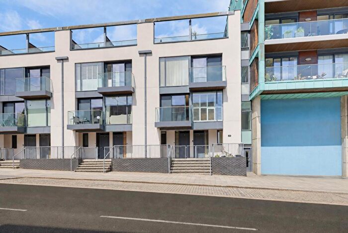 4 Bedroom Terraced House For Sale In Millbay Road, Plymouth, PL1