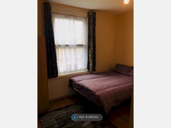 Studio To Rent In Green Lanes, London, N8