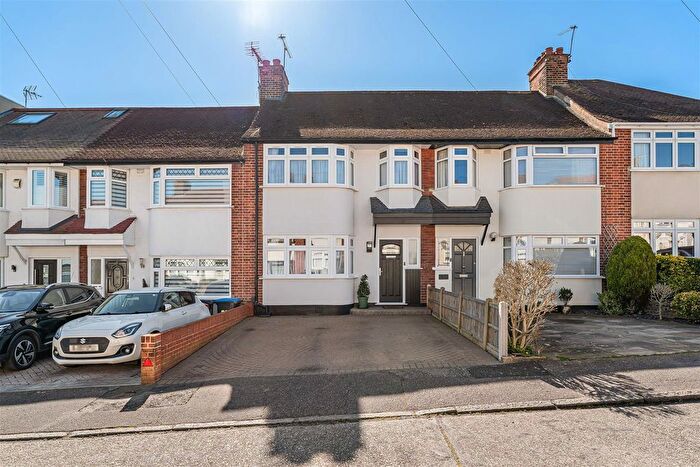 3 Bedroom Terraced House For Sale In Willow Close, Buckhurst Hill, IG9