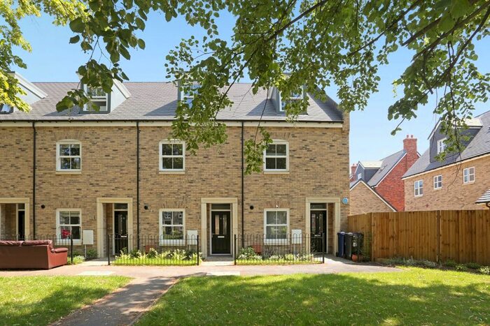 3 Bedroom Terraced House To Rent In Lovegrove Way, London, N20