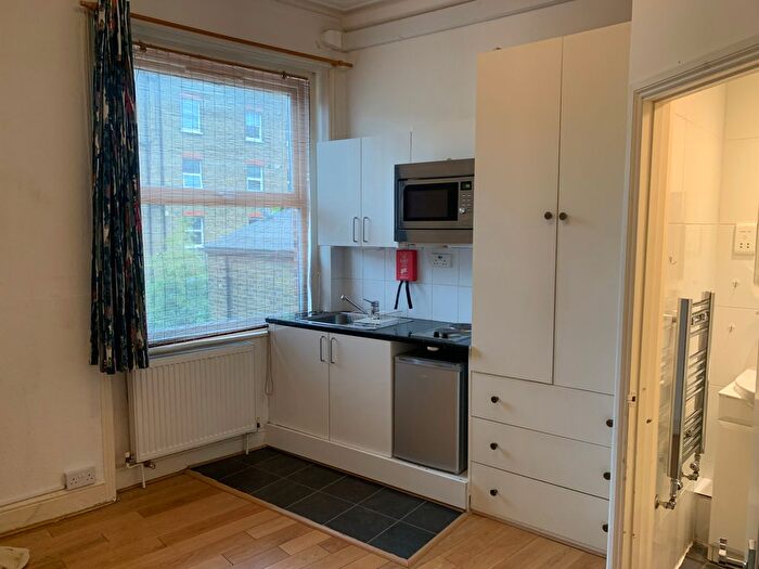 Studio To Rent In Chiswick High Road, London, W4