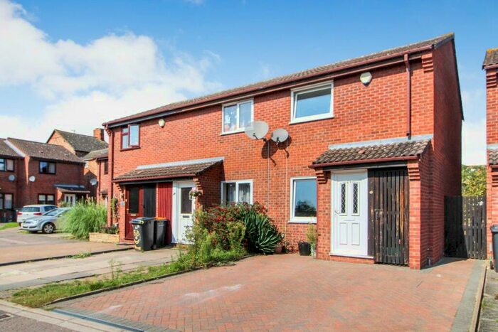 2 Bedroom End Of Terrace House To Rent In Hulme Close, Kempston, Bedford, MK42