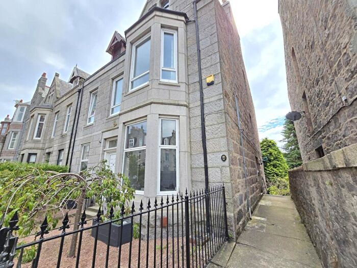 2 Bedroom Flat To Rent In Union Grove, West End, Aberdeen, AB10