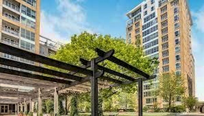 2 Bedroom Flat To Rent In Circus Apartments, Canary Riverside, E14