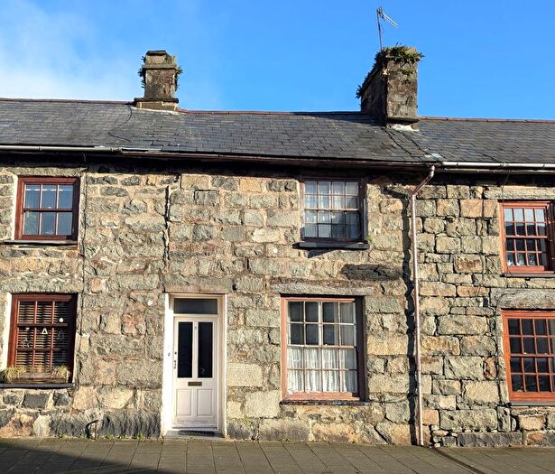2 Bedroom Terraced House For Sale In Church Street, Tremadog, Porthmadog, LL49