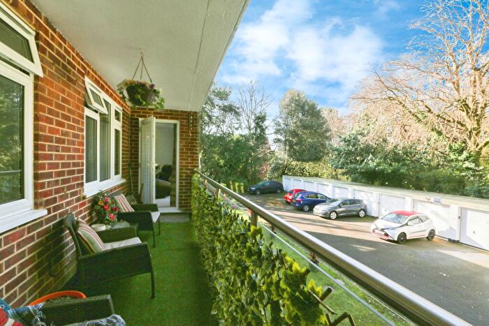 2 Bedroom Flat For Sale In Dean Park Road, Bournemouth, Dorset, BH1