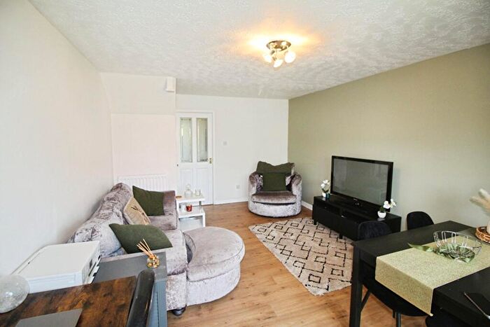 2 Bedroom Semi-Detached House For Sale In Ibbetson Road, Churwell, Morley, Leeds, LS27