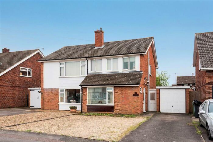 3 Bedroom House To Rent In Parsons Mead, Abingdon, OX14