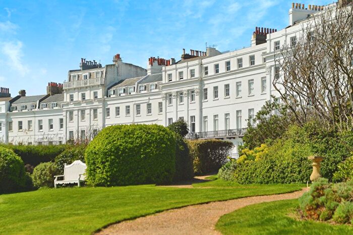 2 Bedroom Flat For Sale In Lewes Crescent, Brighton, BN2