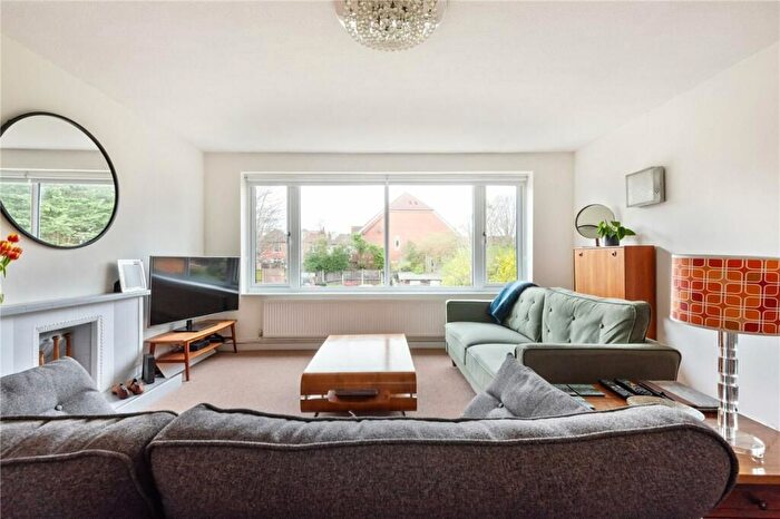 2 Bedroom Flat To Rent In Redbourne Avenue, London, N3
