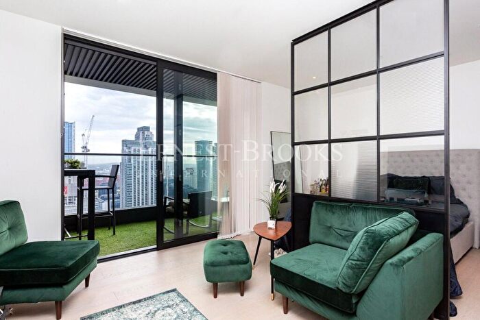 Apartment To Rent In Hobart Building, Wards Place, Canary Wharf, E14