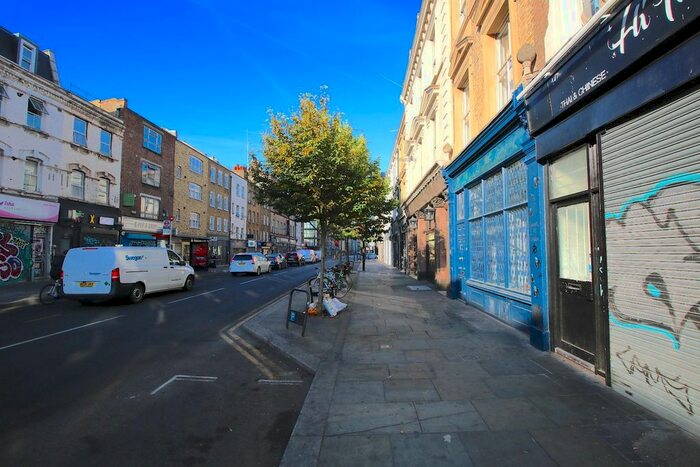 3 Bedroom Flat To Rent In Bethnal Green Road, London, E2