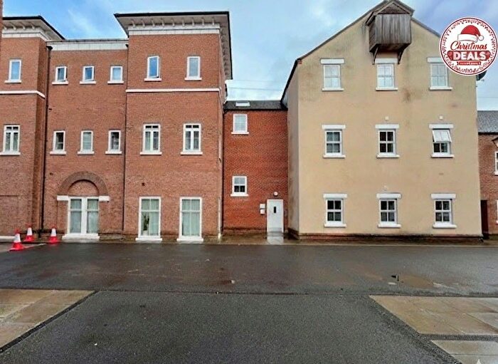 2 Bedroom Flat To Rent In Pine Street, Fairford Leys, Aylesbury, HP19