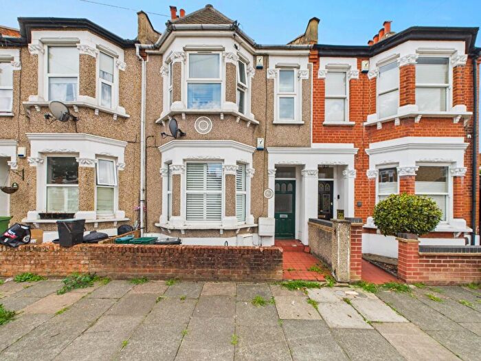 2 Bedroom Maisonette For Sale In Howard Road, Bromley, Kent, BR1