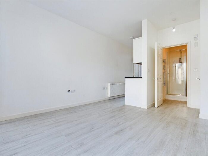 Apartment To Rent In Boundary Road, Hove, BN3