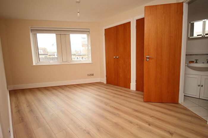 2 Bedroom Apartment To Rent In Wadbrook Street, Kingston Upon Thames, KT1