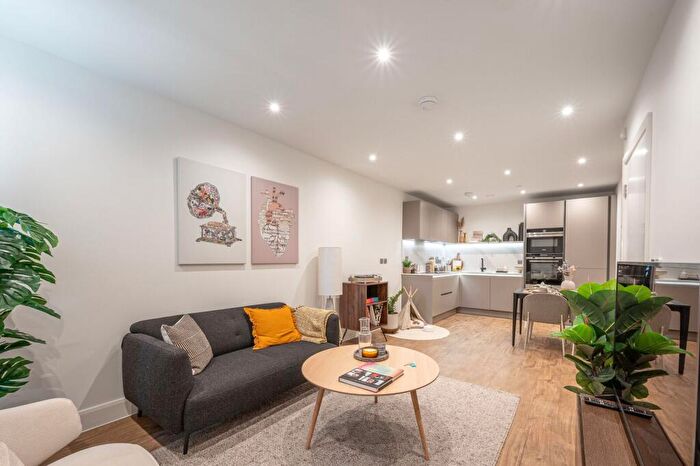 3 Bedroom Flat To Rent In Uncle Colindale, Colindale, London, NW9