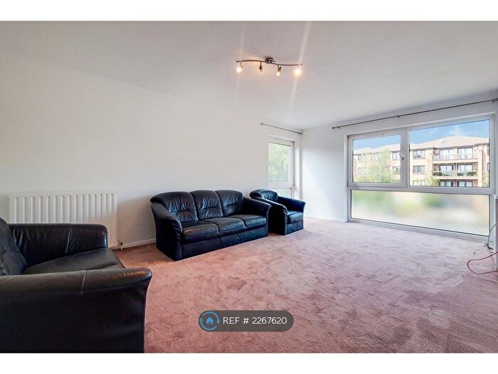 2 Bedroom Flat To Rent In Cromarty Court, Bromley, BR1