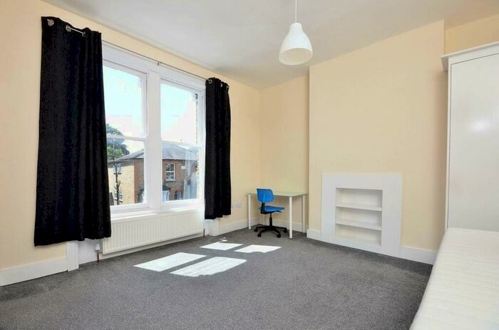 Studio To Rent In Hardman Road, Kingston, Kingston Upon Thames, KT2