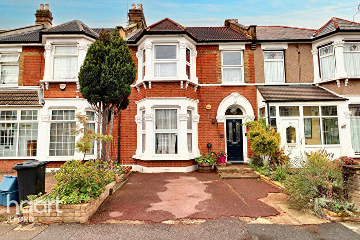 3 Bedroom Terraced House For Sale In Kinfauns Road, Ilford, IG3