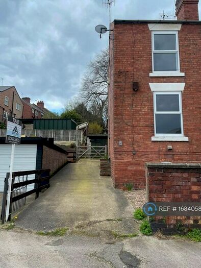 3 Bedroom Semi-Detached House To Rent In Valley Road, Chesterfield, S41