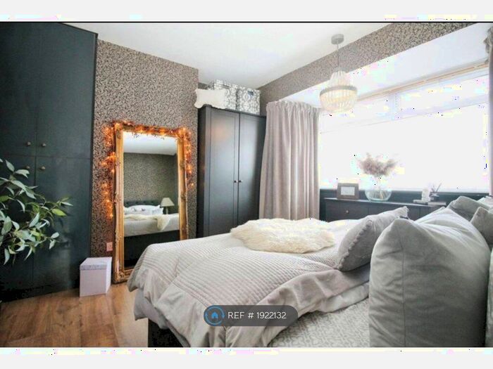 3 Bedroom Semi-Detached House To Rent In Waveney Road, Leeds, LS12