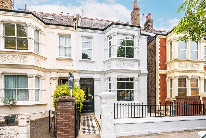 5 Bedroom Semi-detached House For Sale In Thornbury Road, Isleworth, TW7