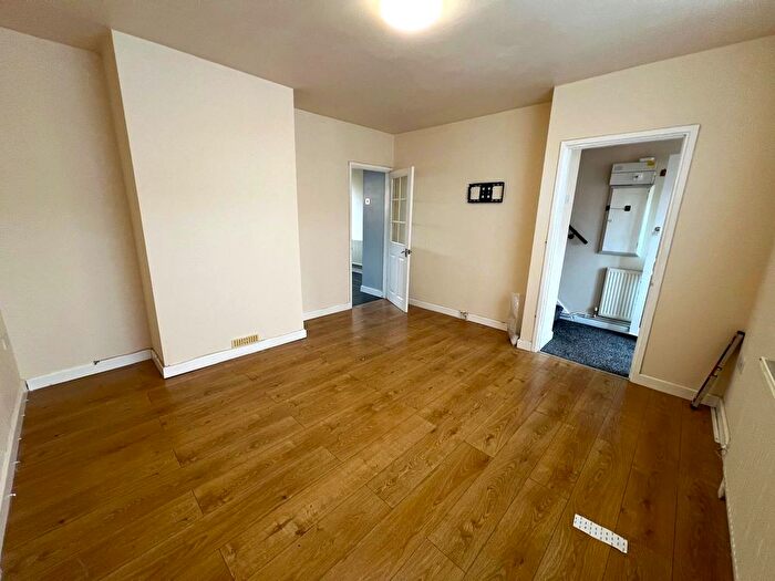 3 Bedroom Semi-Detached House To Rent In Bovey Way, South Ockendon, RM15