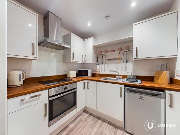 2 Bedroom Apartment To Rent In Montague Street, South Side, Edinburgh, EH8