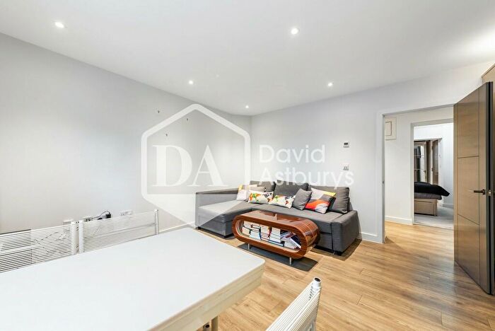 1 Bedroom Apartment To Rent In Dollis Mews, Finchley Central, London, N3