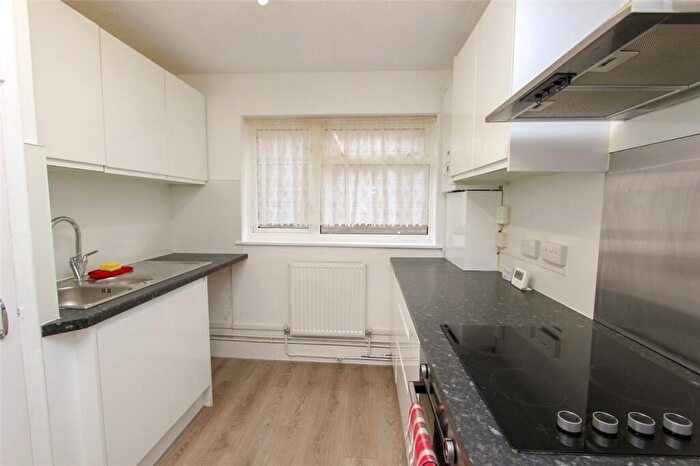 1 Bedroom Apartment To Rent In Pomfret Mead, Basildon, SS14
