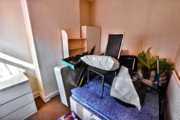 3 Bedroom Terraced House For Sale In Countess Road, Northampton, NN5