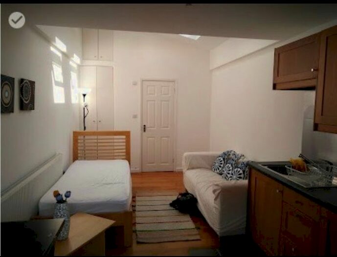 Studio To Rent In Queens Road, London, E17