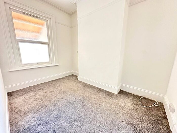 1 Bedroom Flat For Sale In Dorchester Road, Weymouth, DT4