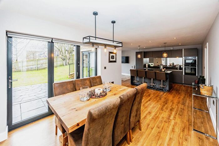 5 Bedroom Detached House For Sale In Beech Gardens, Halifax, HX2