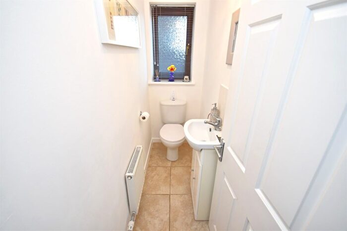 3 Bedroom Detached House For Sale In Mereside Close, Macclesfield, SK10