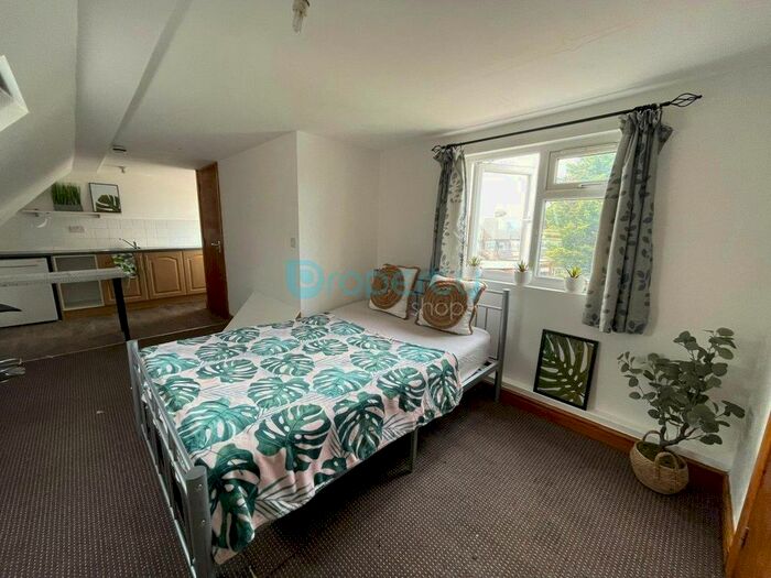 Studio To Rent In Allendale Avenue, Southall, UB1